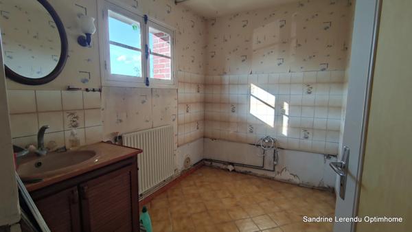 GRAND-COURONNE – MAISON DE CHARME EN BRIQUES ET SILEX – 3 CHAMBRES – JARDIN – GARAGE – BEAU POTENTIEL