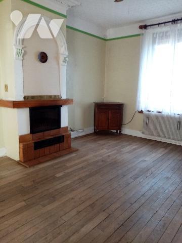 secteur très calme, appartement d'env 150 m²,  jardin privatif, sous-sol, celliers ,garage