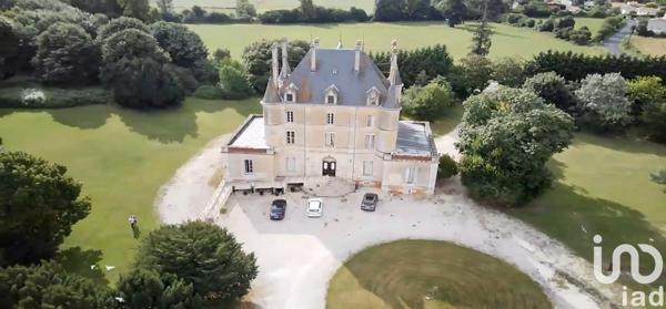 Château 11 pièces de 850 m² à Chantonnay (85110)