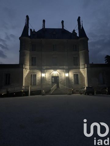 Château 11 pièces de 850 m² à Chantonnay (85110)