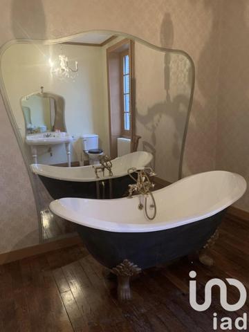 Château 11 pièces de 850 m² à Chantonnay (85110)