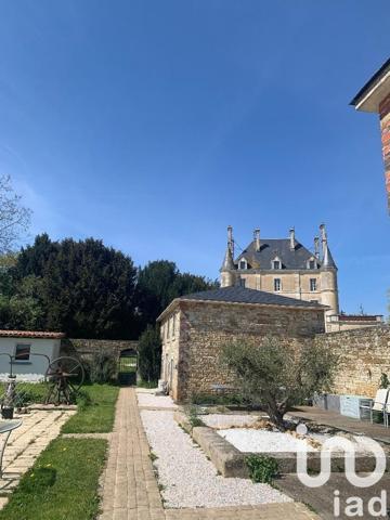 Château 11 pièces de 850 m² à Chantonnay (85110)