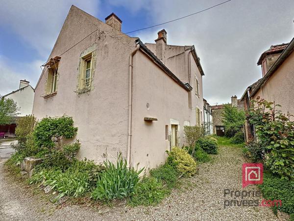 Maison de ville à rénover avec garage AVALLON