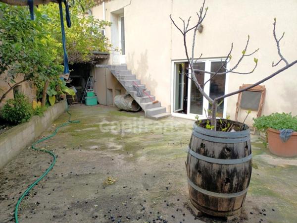 Capifrance – L’immobilier autrement Un bien rare, une adresse confidentielle, un potentiel à révéler. À Agde, au cœur du centre historique, découvrez une propriété de caractère à réinventer, avec terr