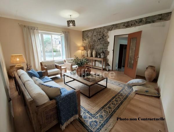 Capifrance – L’immobilier autrement Un bien rare, une adresse confidentielle, un potentiel à révéler. À Agde, au cœur du centre historique, découvrez une propriété de caractère à réinventer, avec terr