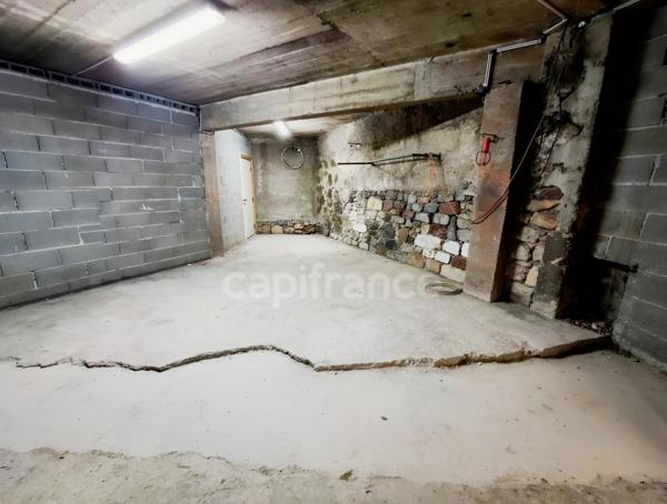 Capifrance – L’immobilier autrement Un bien rare, une adresse confidentielle, un potentiel à révéler. À Agde, au cœur du centre historique, découvrez une propriété de caractère à réinventer, avec terr