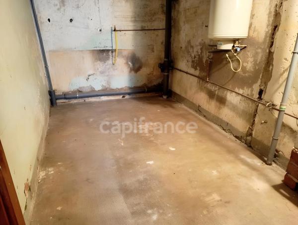 Capifrance – L’immobilier autrement Un bien rare, une adresse confidentielle, un potentiel à révéler. À Agde, au cœur du centre historique, découvrez une propriété de caractère à réinventer, avec terr