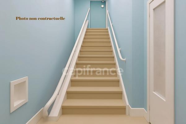 Capifrance – L’immobilier autrement Un bien rare, une adresse confidentielle, un potentiel à révéler. À Agde, au cœur du centre historique, découvrez une propriété de caractère à réinventer, avec terr