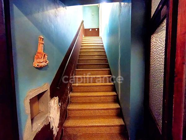 Capifrance – L’immobilier autrement Un bien rare, une adresse confidentielle, un potentiel à révéler. À Agde, au cœur du centre historique, découvrez une propriété de caractère à réinventer, avec terr