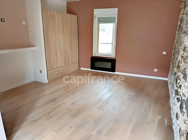 Capifrance – L’immobilier autrement Un bien rare, une adresse confidentielle, un potentiel à révéler. À Agde, au cœur du centre historique, découvrez une propriété de caractère à réinventer, avec terr