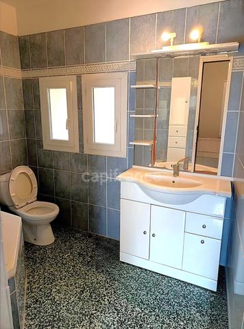 Capifrance – L’immobilier autrement Un bien rare, une adresse confidentielle, un potentiel à révéler. À Agde, au cœur du centre historique, découvrez une propriété de caractère à réinventer, avec terr