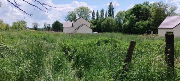 21320 POUILLY EN AUXOIS - Terrain constructible 1202 m2 - Beaume commune de Créancey