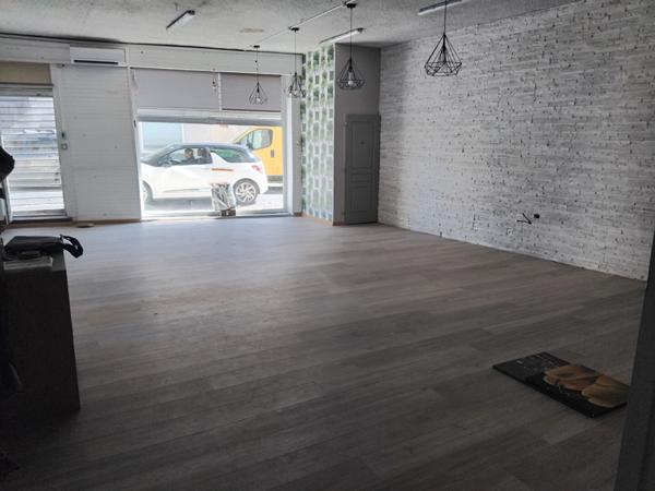 A vendre Immeuble avec 3 commerces et logement