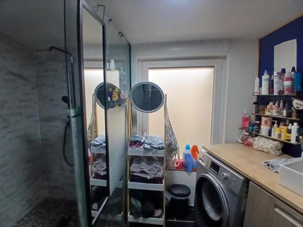 Maison semi-individuelle avec garage