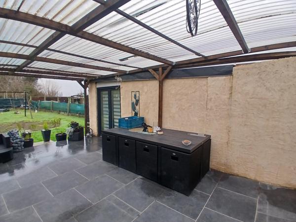 Maison semi-individuelle avec garage