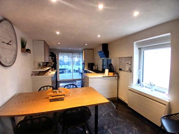 Maison semi-individuelle avec garage