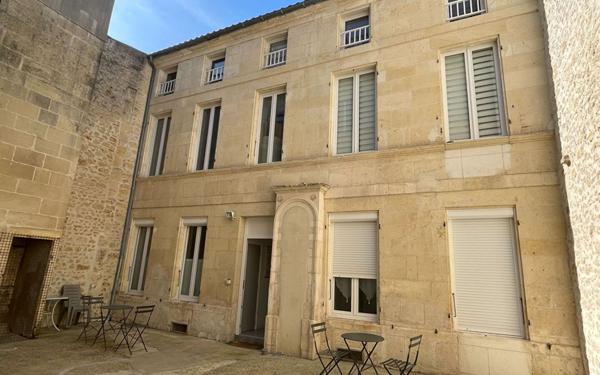 Immeuble à vendre    8 pièces • 99 m2 Rochefort