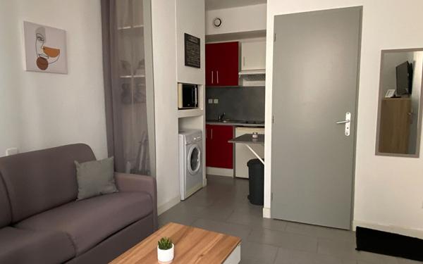 Immeuble à vendre    8 pièces • 99 m2 Rochefort