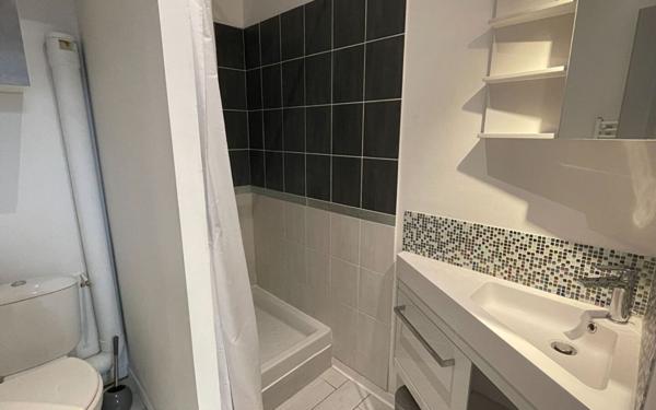 Immeuble à vendre    8 pièces • 99 m2 Rochefort