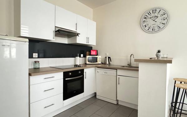 Immeuble à vendre    8 pièces • 99 m2 Rochefort