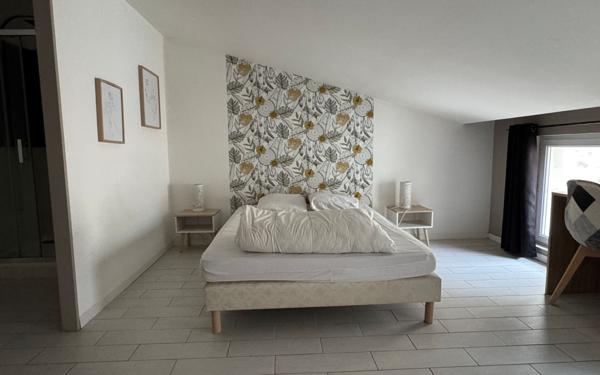 Immeuble à vendre    8 pièces • 99 m2 Rochefort