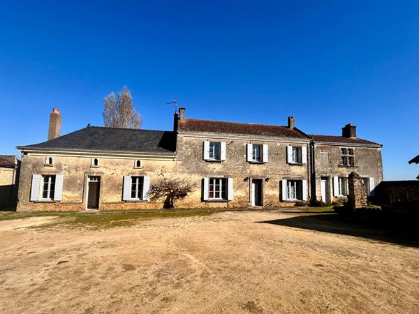 Propriété composée de 2 maisons d'habitation et multiples dépendances