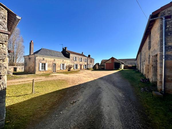 Propriété composée de 2 maisons d'habitation et multiples dépendances