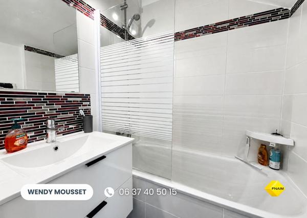 Appartement T3 atypique en duplex avec vue sur le port et l'océan au coeur du Port du Crouesty