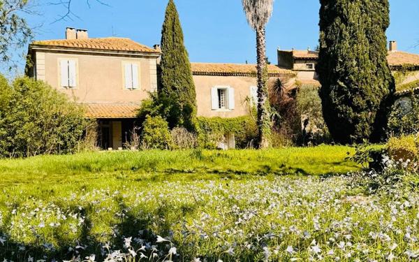 Maison à vendre    10 pièces •  Nîmes