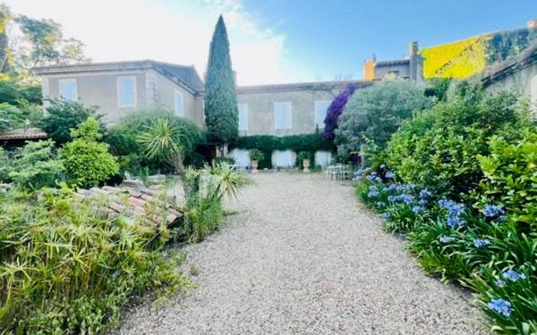 Maison à vendre    10 pièces •  Nîmes