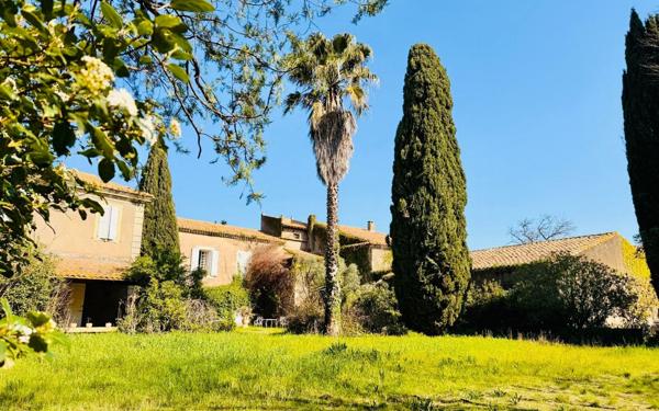 Maison à vendre    10 pièces •  Nîmes