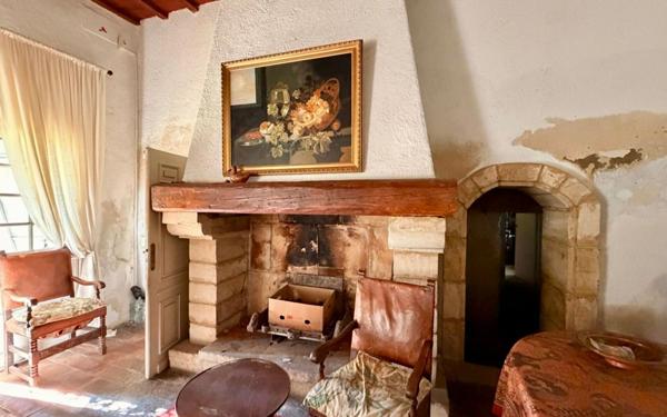 Maison à vendre    10 pièces •  Nîmes