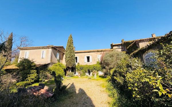 Maison à vendre    10 pièces •  Nîmes