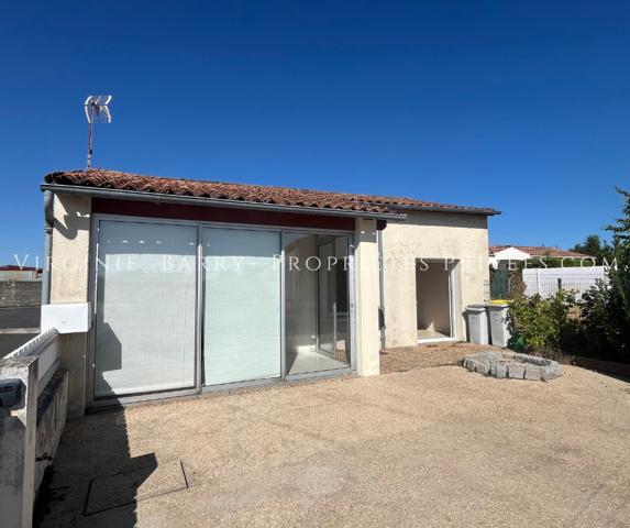 MAISON DE PLAIN PIED AVEC VERANDA ET EXTERIEUR