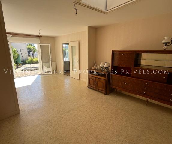 MAISON DE PLAIN PIED AVEC VERANDA ET EXTERIEUR