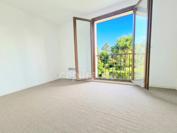 GRAND APPARTEMENT T2 AVEC TERRASSE + PARKING ET CAVE à vendre SIX-FOURS-LES-PLAGES (83)