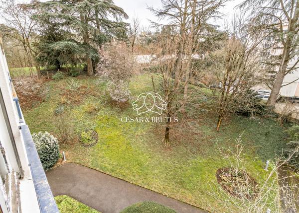 Lumineux T4 de 90,45 m² au calme et dans la verdure – Plein centre de Tassin-la-Demi-Lune