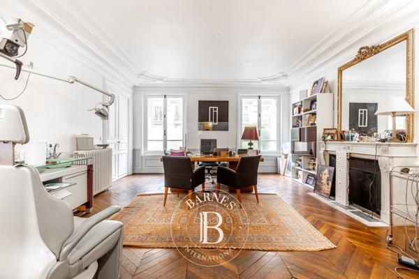 Paris 8ème, Appartement 2 Chambres -  131 m² à vendre