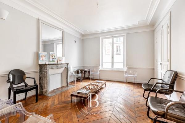 Paris 8ème, Appartement 2 Chambres -  131 m² à vendre