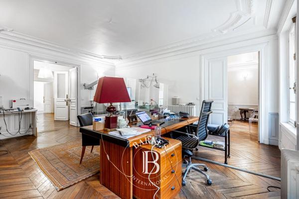 Paris 8ème, Appartement 2 Chambres -  131 m² à vendre