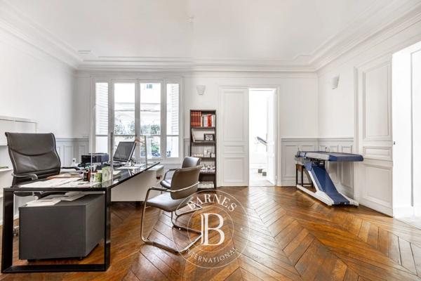 Paris 8ème, Appartement 2 Chambres -  131 m² à vendre