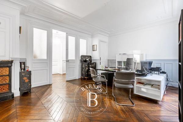 Paris 8ème, Appartement 2 Chambres -  131 m² à vendre