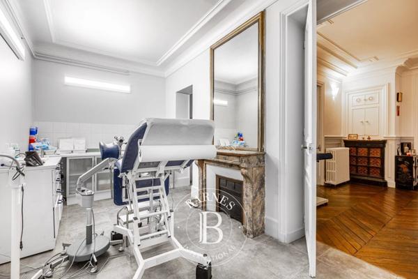 Paris 8ème, Appartement 2 Chambres -  131 m² à vendre