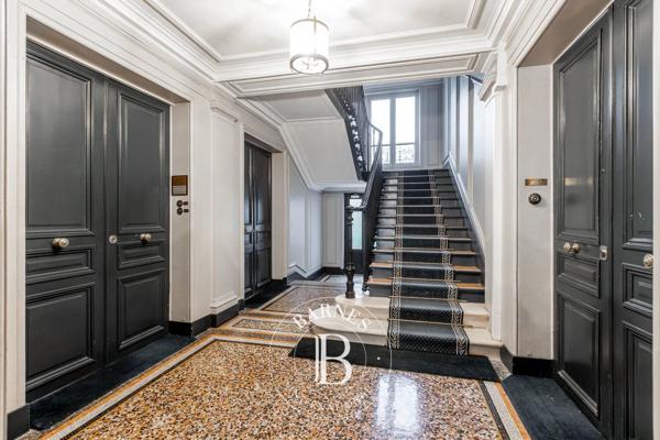 Paris 8ème, Appartement 2 Chambres -  131 m² à vendre