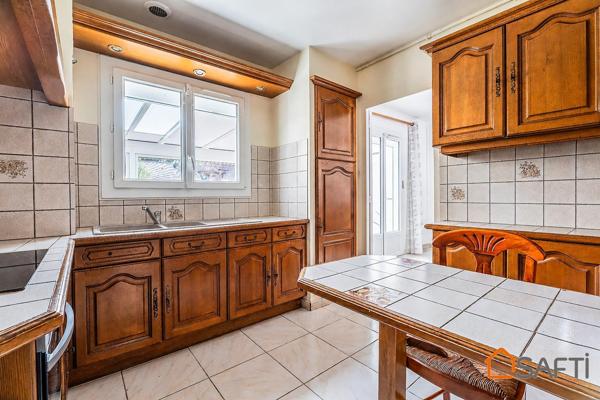 Maison familiale vivable de plain-pied avec 5 chambres et garage