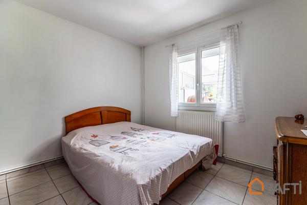 Maison familiale vivable de plain-pied avec 5 chambres et garage