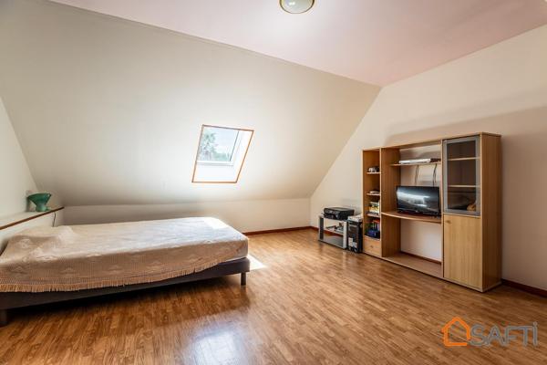 Maison familiale vivable de plain-pied avec 5 chambres et garage