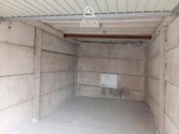 Garage
                                                                                                                                                
                                                                                                                                                
                                                                                                                                                                                                                                                                                                                        12.5  m²