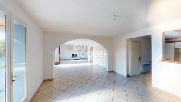 Villa de 5 pièces , garage , jardin.