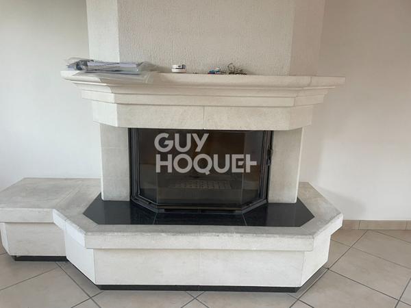 Villa de 5 pièces , garage , jardin.